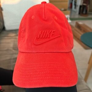 NIKE DAD HAT - RED
